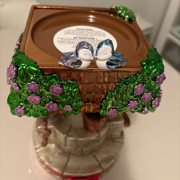 Snow White Pedestal 3-Wick Candle Holder Bath & Body Works - Picture 3 of 4